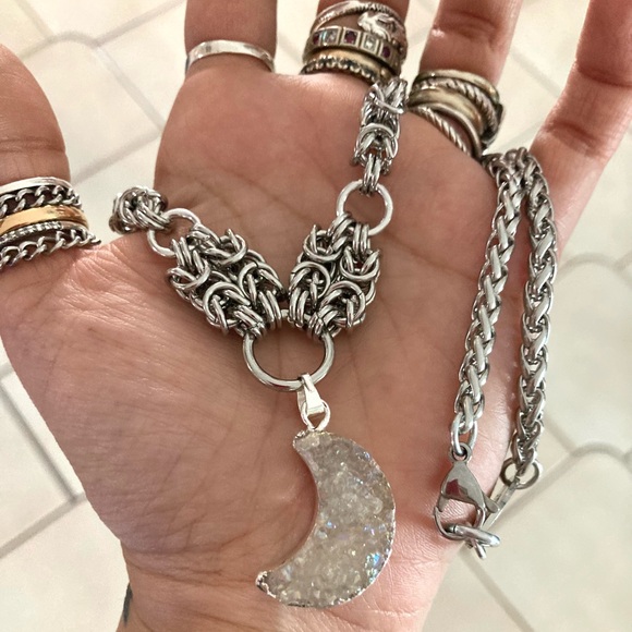 Handmade maille gemstone white druzy quartz crystal crescent moon boho necklace - Picture 11 of 14